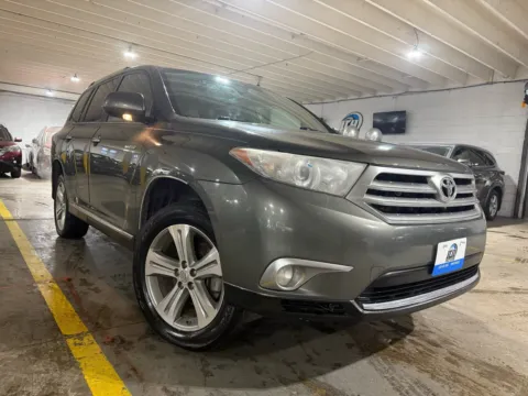 More photos of 2012 Toyota Highlander Limited V6 at 101 Motors, NJ