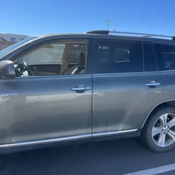 More photos of 2012 Toyota Highlander Limited V6 at 101 Motors, NJ