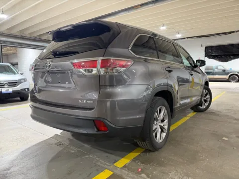 More photos of 2015 Toyota Highlander XLE V6 at 101 Motors, NJ