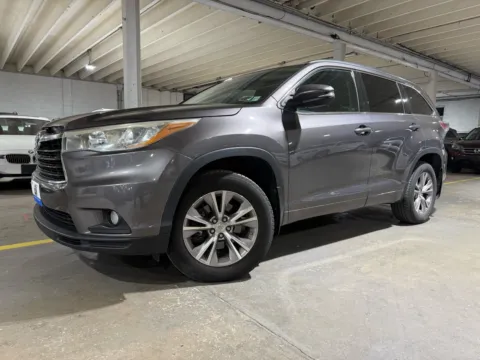 Photos of 2015 Toyota Highlander XLE V6 for sale in Carlstadt, NJ at 101 Motors