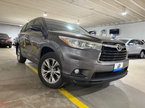 More photos of 2015 Toyota Highlander XLE V6 at 101 Motors, NJ
