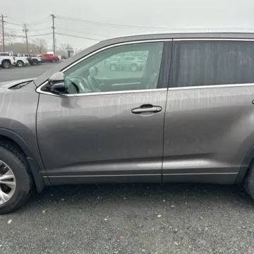 More photos of 2015 Toyota Highlander XLE V6 at 101 Motors, NJ