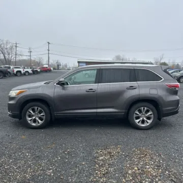 Another view of 2015 Toyota Highlander XLE V6 for sale in Carlstadt, NJ at 101 Motors