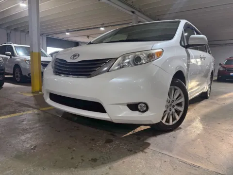 White 2015 Toyota Sienna XLE Premium 7 Passenger for sale in Carlstadt, NJ
