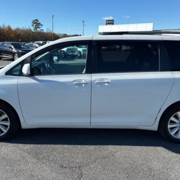 More photos of 2015 Toyota Sienna XLE Premium 7 Passenger at 101 Motors, NJ
