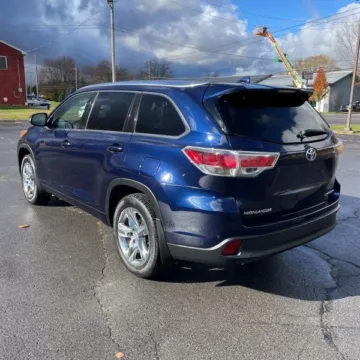 More photos of 2015 Toyota Highlander Limited V6 at 101 Motors, NJ
