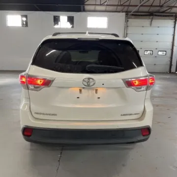 More photos of 2016 Toyota Highlander Limited V6 at 101 Motors, NJ
