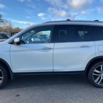 Another view of 2017 Honda Pilot Touring for sale in Carlstadt, NJ at 101 Motors