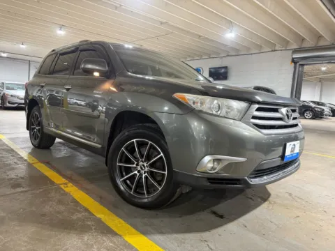 More photos of 2012 Toyota Highlander Limited V6 at 101 Motors, NJ