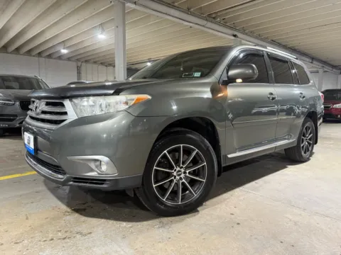 Photos of 2012 Toyota Highlander Limited V6 for sale in Carlstadt, NJ at 101 Motors