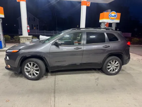 More photos of 2018 Jeep Cherokee Latitude Tech Connect 4x4 at 101 Motors, NJ