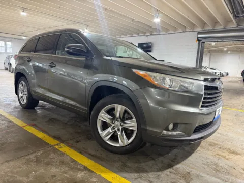 More photos of 2015 Toyota Highlander Limited Platinum V6 at 101 Motors, NJ