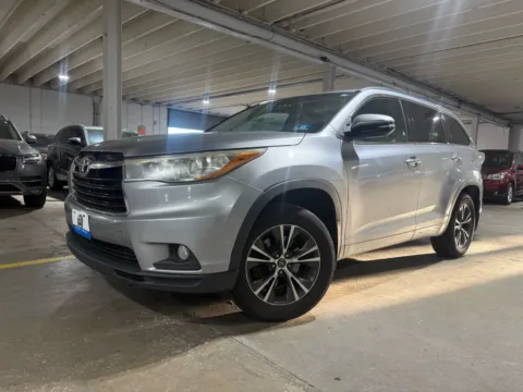 Photos of 2016 Toyota Highlander XLE V6 for sale in Carlstadt, NJ at 101 Motors