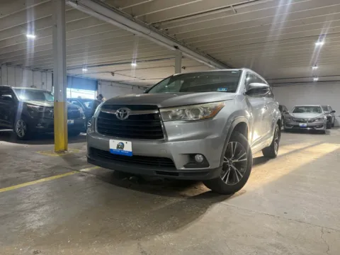 Silver 2016 Toyota Highlander XLE V6 for sale in Carlstadt, NJ