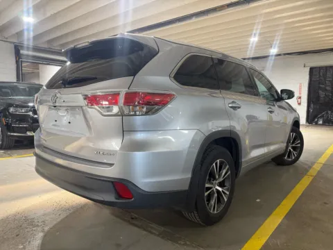 More photos of 2016 Toyota Highlander XLE V6 at 101 Motors, NJ