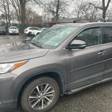 Photos of 2017 Toyota Highlander XLE for sale in Carlstadt, NJ at 101 Motors