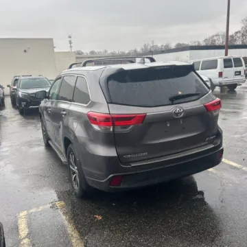 More photos of 2017 Toyota Highlander XLE at 101 Motors, NJ