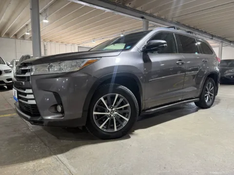Photos of 2017 Toyota Highlander XLE for sale in Carlstadt, NJ at 101 Motors