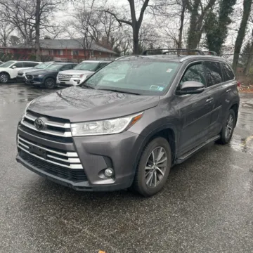Gray 2017 Toyota Highlander XLE for sale in Carlstadt, NJ