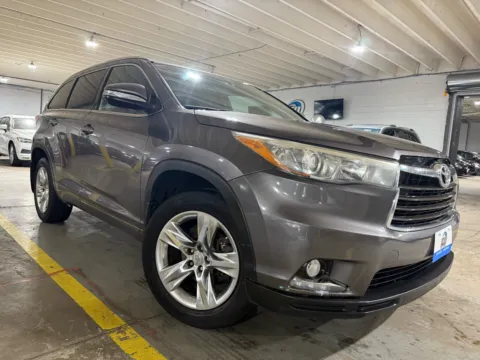 More photos of 2015 Toyota Highlander Limited V6 at 101 Motors, NJ