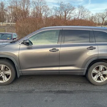 More photos of 2015 Toyota Highlander Limited V6 at 101 Motors, NJ