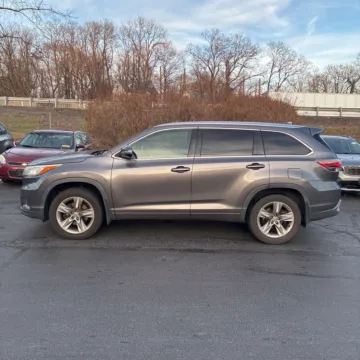 Another view of 2015 Toyota Highlander Limited V6 for sale in Carlstadt, NJ at 101 Motors