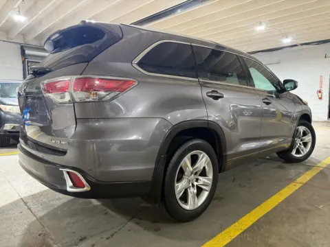More photos of 2015 Toyota Highlander Limited V6 at 101 Motors, NJ