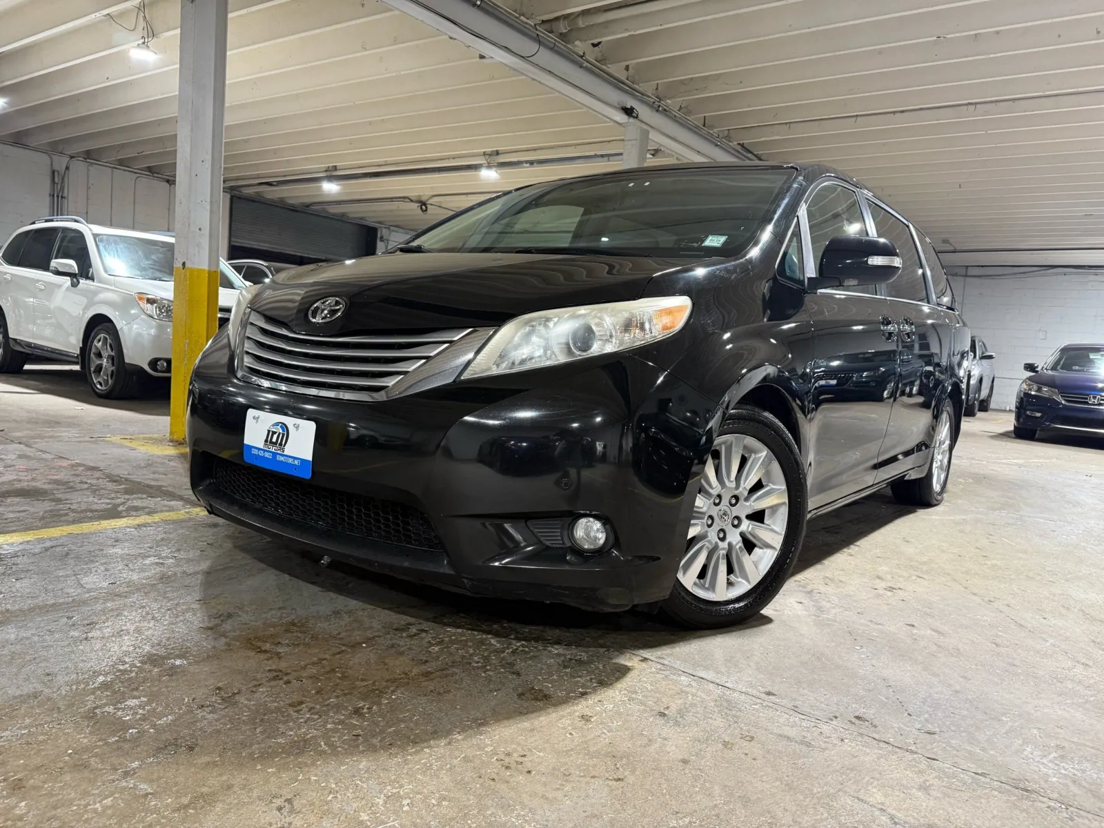 2013 Toyota Sienna Limited's photo