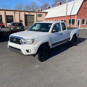 White 2015 Toyota Tacoma Base V6 for sale in Carlstadt, NJ