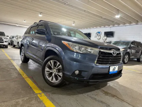 More photos of 2015 Toyota Highlander XLE V6 at 101 Motors, NJ