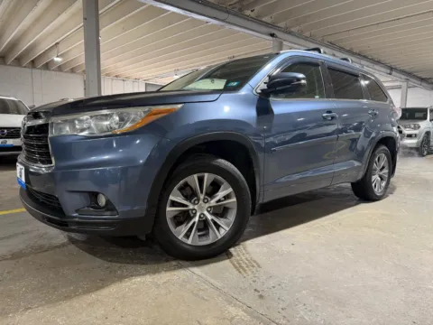 Photos of 2015 Toyota Highlander XLE V6 for sale in Carlstadt, NJ at 101 Motors