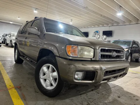 More photos of 2001 Nissan Pathfinder LE at 101 Motors, NJ