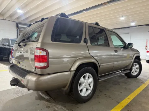 More photos of 2001 Nissan Pathfinder LE at 101 Motors, NJ