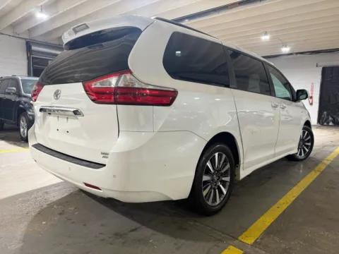 More photos of 2018 Toyota Sienna Limited Premium 7 Passenger at 101 Motors, NJ