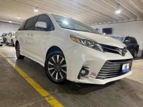 More photos of 2018 Toyota Sienna Limited Premium 7 Passenger at 101 Motors, NJ