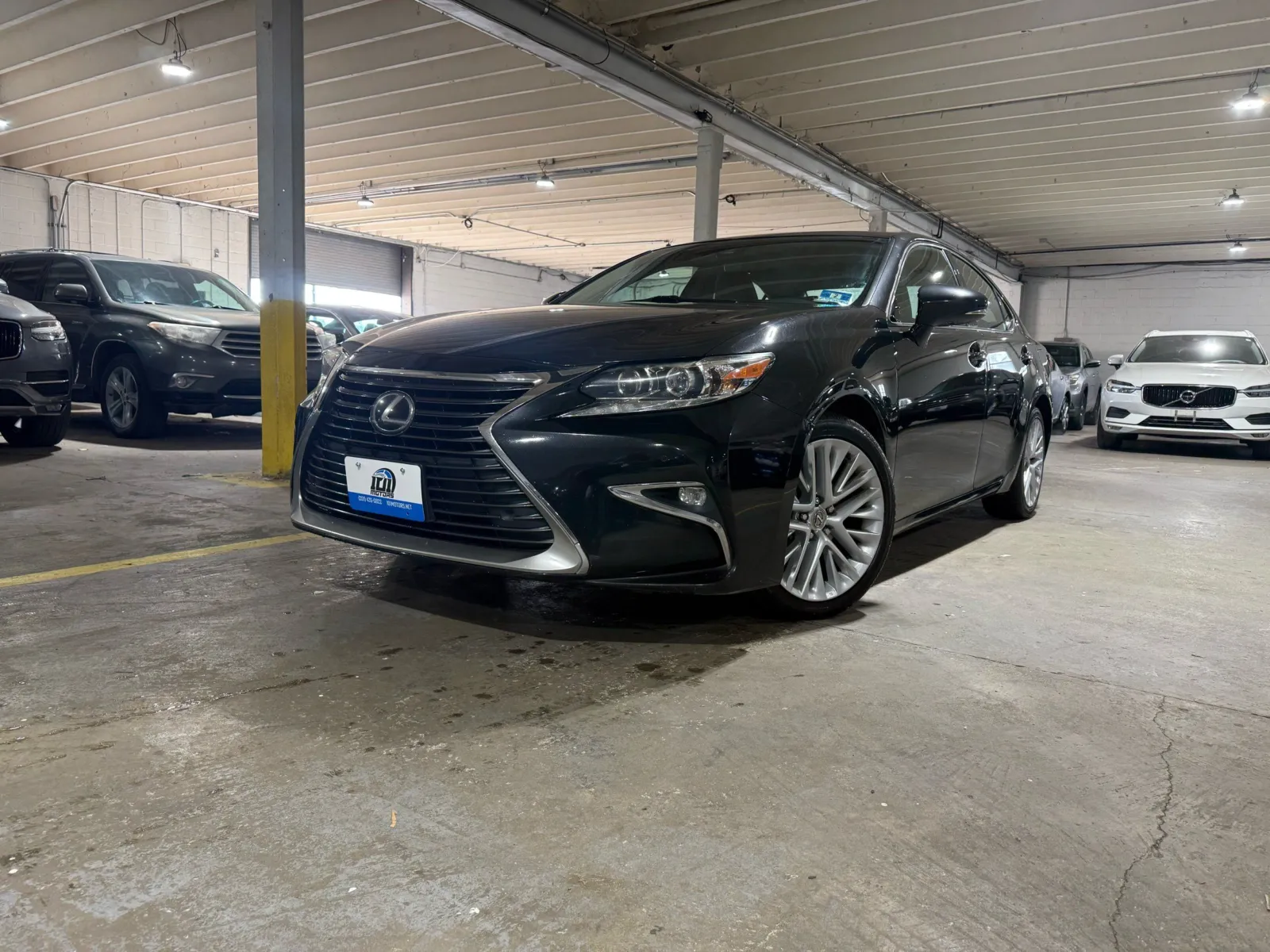 2016 Lexus ES 350's photo