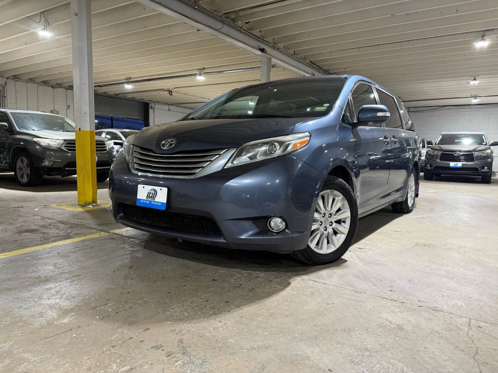2015 Toyota Sienna Limited Premium's photo
