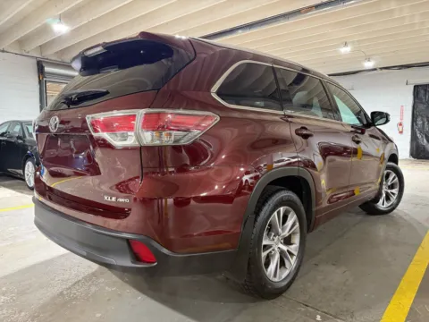 More photos of 2015 Toyota Highlander XLE V6 at 101 Motors, NJ