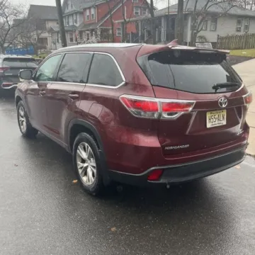 More photos of 2015 Toyota Highlander XLE V6 at 101 Motors, NJ