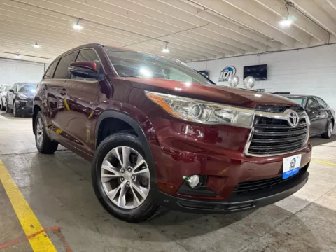 More photos of 2015 Toyota Highlander XLE V6 at 101 Motors, NJ