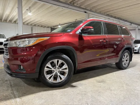 Photos of 2015 Toyota Highlander XLE V6 for sale in Carlstadt, NJ at 101 Motors