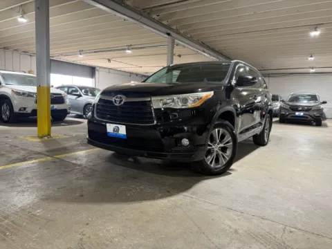 Black 2014 Toyota Highlander XLE V6 for sale in Carlstadt, NJ