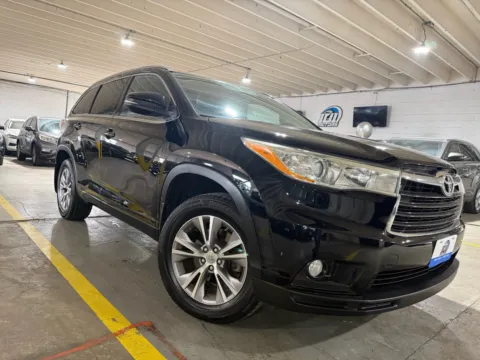 More photos of 2014 Toyota Highlander XLE V6 at 101 Motors, NJ