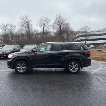 Another view of 2014 Toyota Highlander XLE V6 for sale in Carlstadt, NJ at 101 Motors