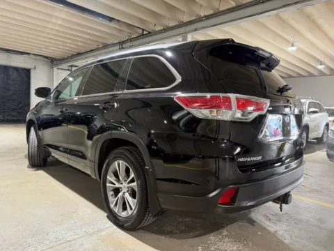 Another view of 2014 Toyota Highlander XLE V6 for sale in Carlstadt, NJ at 101 Motors