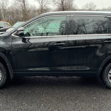 More photos of 2014 Toyota Highlander XLE V6 at 101 Motors, NJ