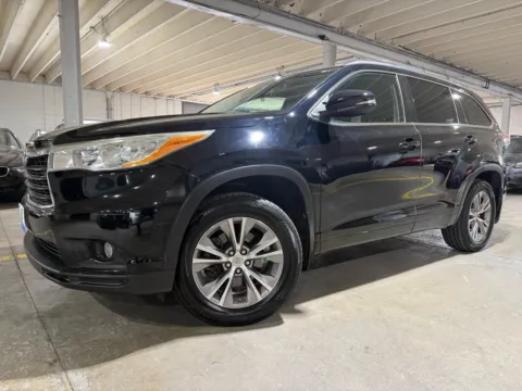 Photos of 2014 Toyota Highlander XLE V6 for sale in Carlstadt, NJ at 101 Motors