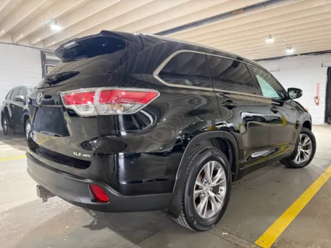 More photos of 2014 Toyota Highlander XLE V6 at 101 Motors, NJ