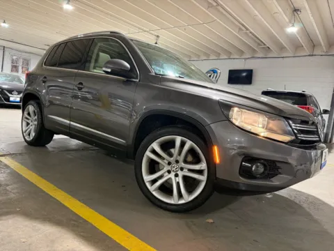 More photos of 2013 Volkswagen Tiguan SE at 101 Motors, NJ