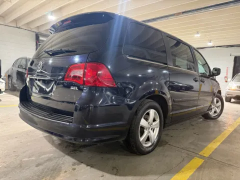 More photos of 2010 Volkswagen Routan SEL at 101 Motors, NJ